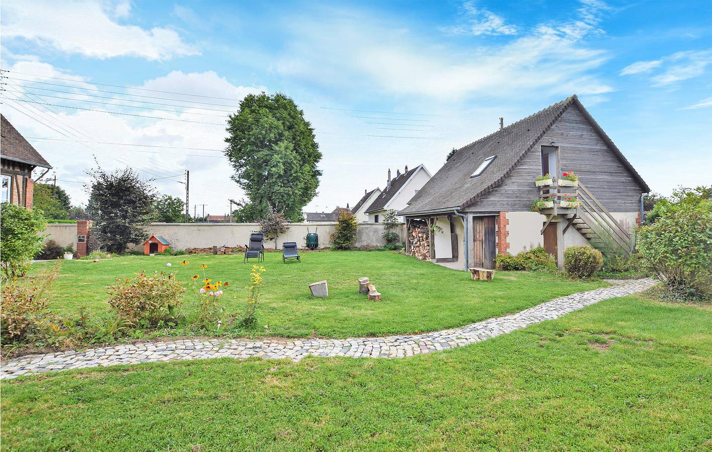 Ganze Ferienwohnung, Breezy Bonsecours Wohnung mit Parkplatz & Garten in Le Mesnil-Esnard, Rouen und Umgebung