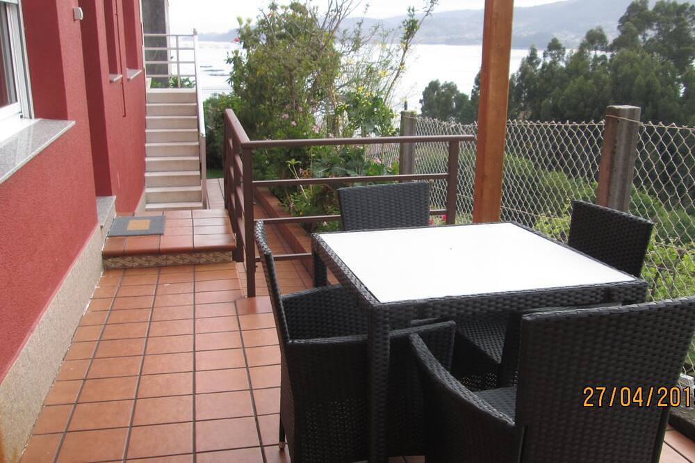 Entire apartment, Bueu: apartment/ flat - 3 rooms - 2/4 personshouse with garden in Bueu, Rías Baixas