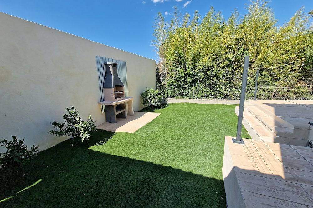 Villa for 10 people with pool and jacuzzi in Saint-Privat-des-Vieux, Cévennes