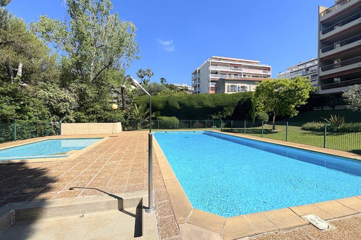 Ganze Wohnung, Ferienwohnung für 2 Personen mit Terrasse in Nizza, Mittelmeerküste (Frankreich)