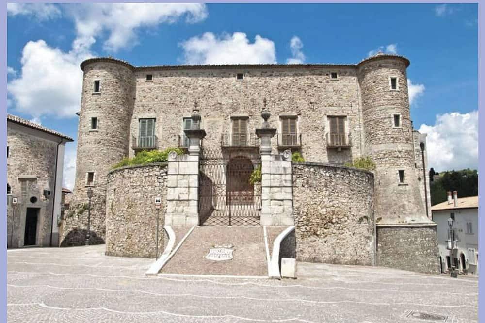 Guest House \" La Corte\" - Royal Purple.  Elegance and refinement. in Zungoli, Avellino Province