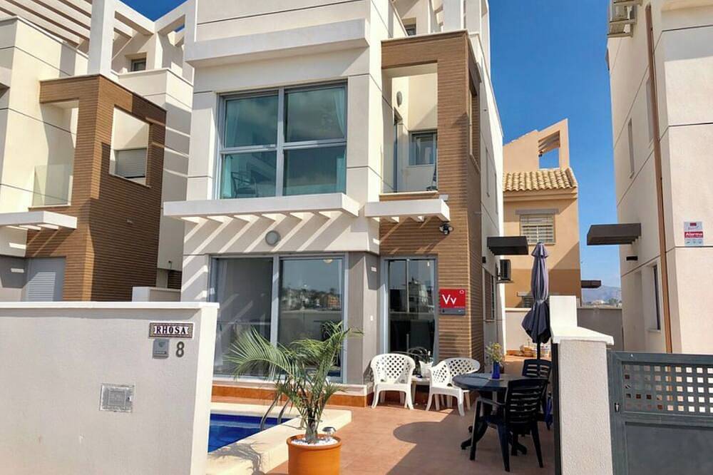Modern Villa with sea views, close to beach. Air Con, Internet, Wifi & Sunsets ! in Puerto de Mazarrón, Mazarrón