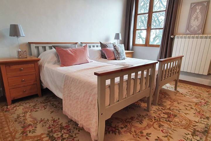 Character house 10 minutes walk from the medieval village of Cajarc with swimming pool in Cajarc, Quercy