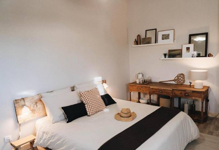 Chambre d’hôte pour 2 personnes, avec terrasse ainsi que piscine et jardin