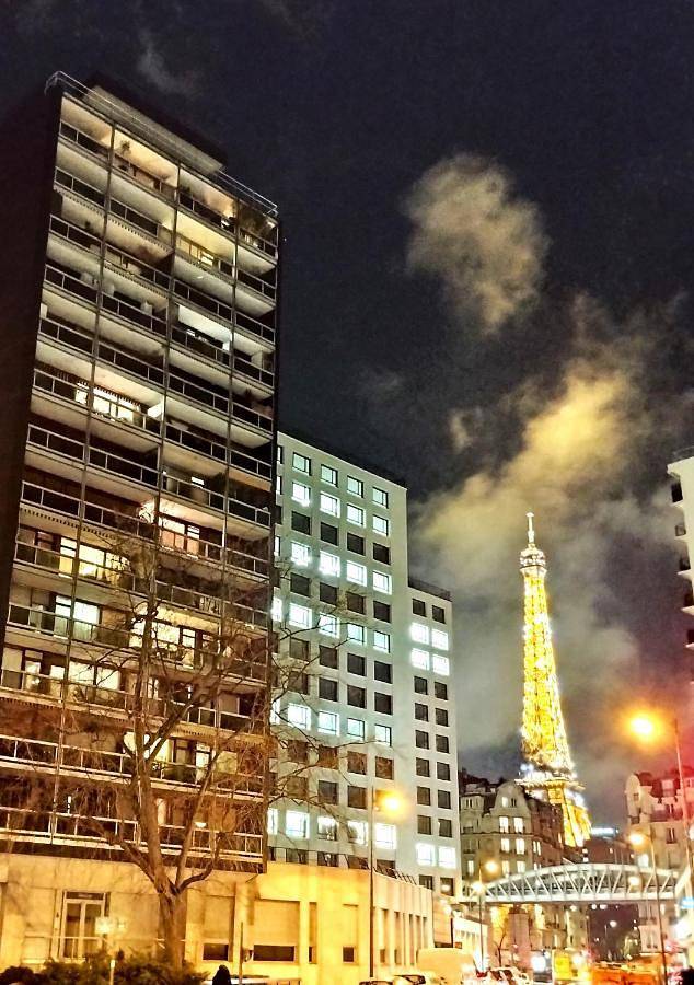 Gîte pour 3 personnes, avec terrasse et vue dans Paris Rue Sextius Michel