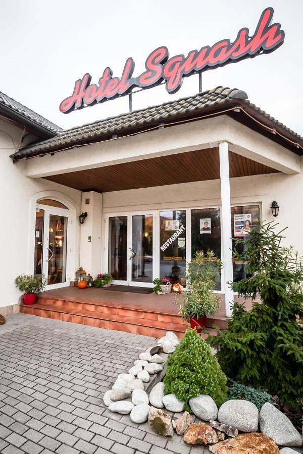 Hôtel pour 13 personnes, avec jardin ainsi que jacuzzi et sauna à Prievidza