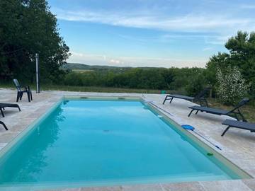 Gîte pour 6 personnes, avec piscine ainsi que vue et jardin à Cladech