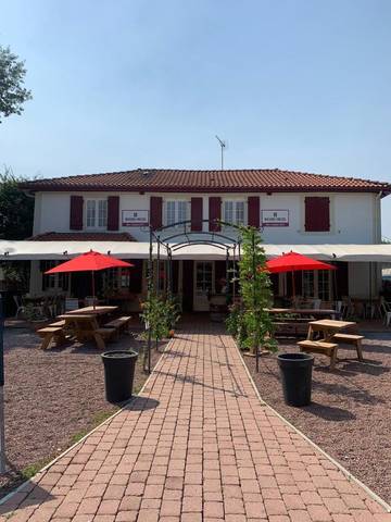 Gîte pour 2 personnes, avec piscine et jardin ainsi que vue sur le lac et vue, animaux acceptés à Mézos