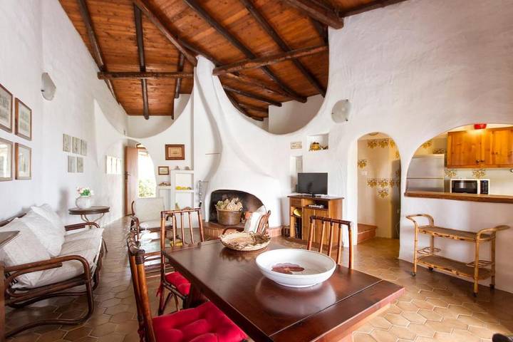 Villa per 6 persone, con panorama e giardino, adatto a famiglie con bambini in Valledoria