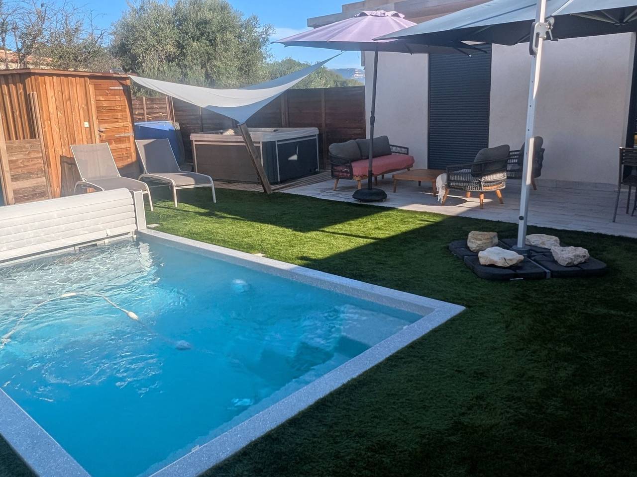 Ganze Wohnung, Luxuriöse Wohnung mit beheiztem Pool und private in Roquefort-les-Pins, Cannes und Umgebung