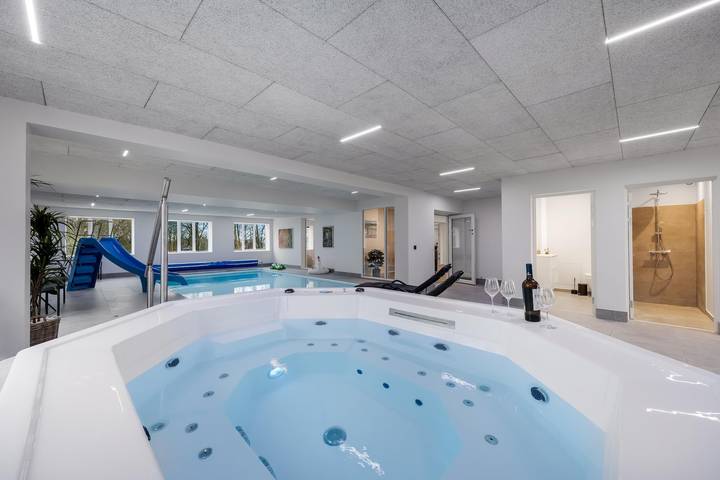 Ferienhaus für 50 Personen, mit Terrasse und Pool sowie Sauna in Erslev