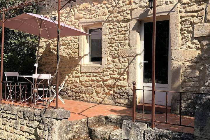 Gîte pour 2 personnes, avec jardin et piscine à La Baume-de-Transit