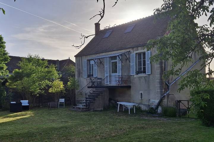 Location de vacances pour 4 personnes, avec jardin à Demigny