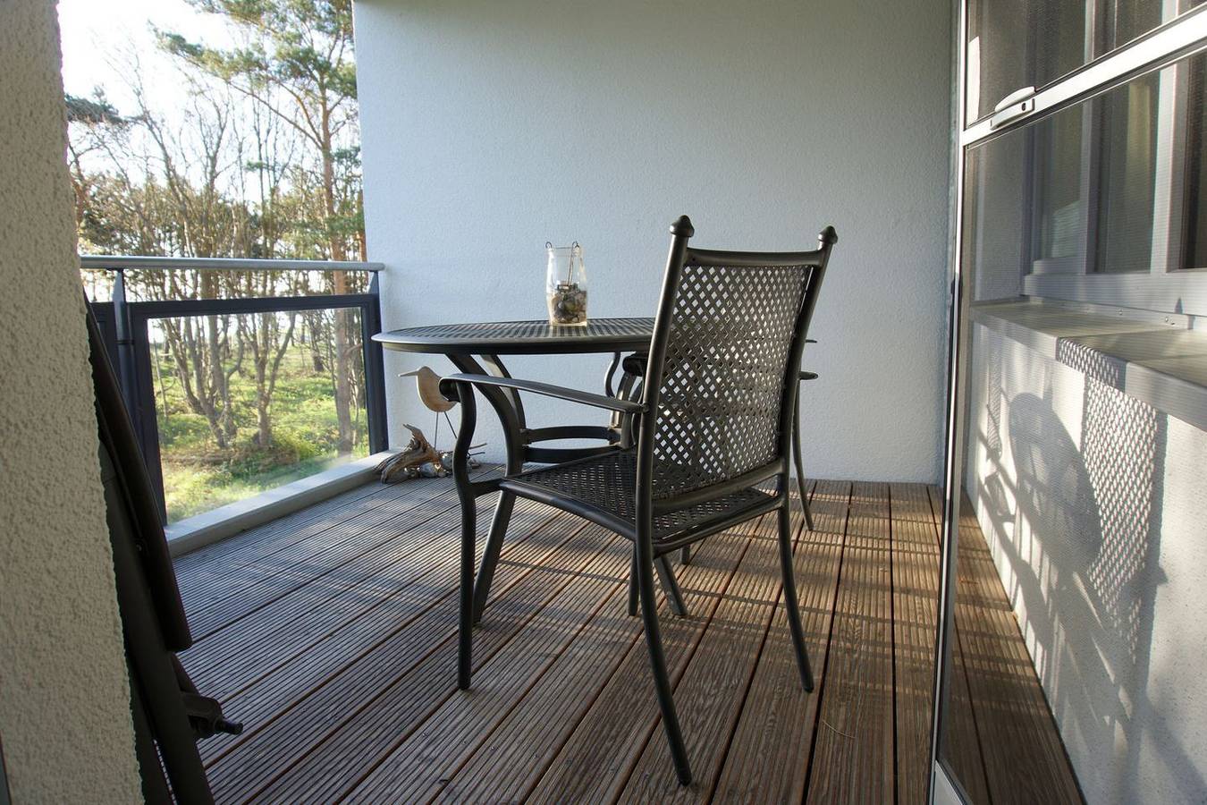 Appartement entier, Großzügige Ferienwohnung mit überdachtem Balkon und Meerblick, direkt am Strand in Breege, Région de Rügen