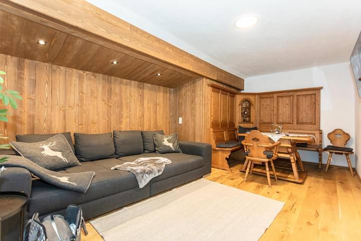Ferienwohnung für 5 Personen, mit Balkon und Terrasse sowie Ausblick in Unken