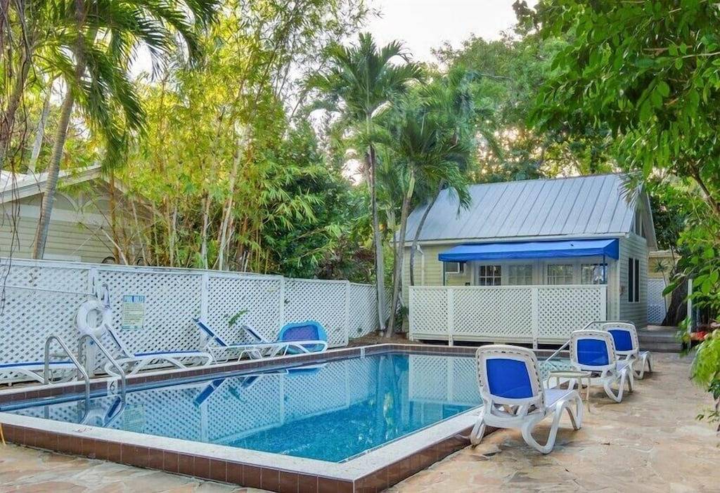 Colony Poolside: Ein Bungalow mit Charme in der Nähe des historischen Friedhof in Key West, Lower Keys
