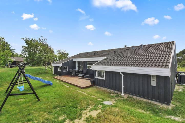 Ferieudlejning for 9 personer, med jacuzzi og terrasse samt sauna i Tversted
