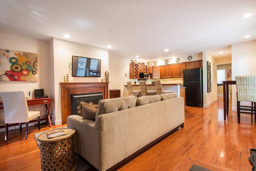 Ganze Wohnung, Schritte zum kostenlosen Shuttle 1 Bett, 1 Bad Condo mit Creek und Mountain Slope View in Vail Ski Resort, Vail