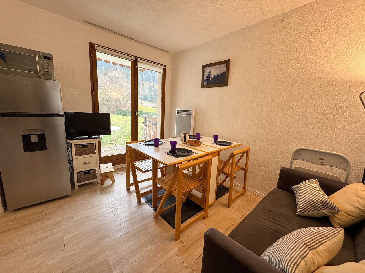 Appartement entier, Appartement cosy à Bernex, proche des pistes et sentiers, avec terrasse ensoleillée et wifi.
 in Bernex, Région de Thonon-les-Bains