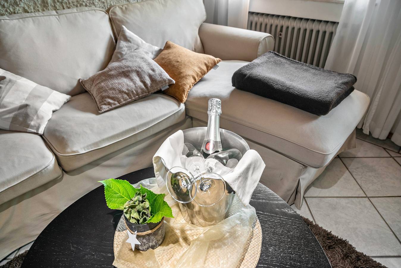 Ganze Wohnung, Apartment 'Sonnenschein' mit Bergblick, Gemeinschaftsterrasse und Wlan in Wiltingen, Landkreis Trier-Saarburg