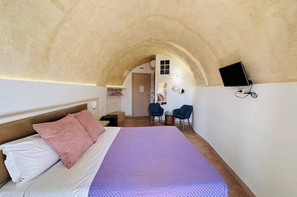 Il Sorriso dei Sassi Rooms. Idris Superior Deluxe on Sassi view. in Sassi di Matera, Matera