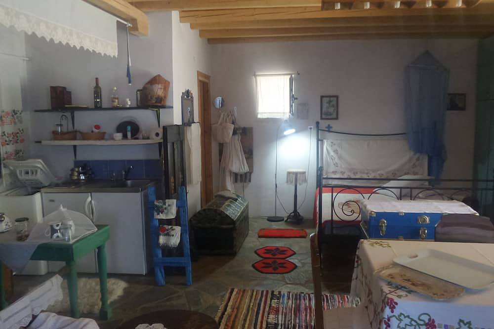 Ganze Wohnung, Spitiko Marias, eine Wohnung / ein Studio in einem traditionellen lokalen Turm in Kardamyli, Messenien