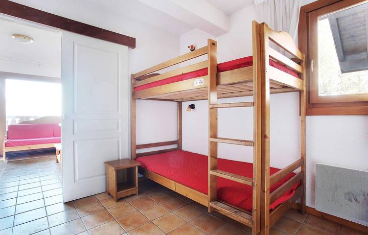 Gîte pour 4 personnes, avec piscine, adapté aux familles dans Les Carroz - 2