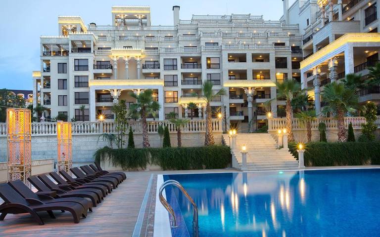 Ferienwohnung für 3 Personen, mit Ausblick und Garten sowie Pool am Goldstrand