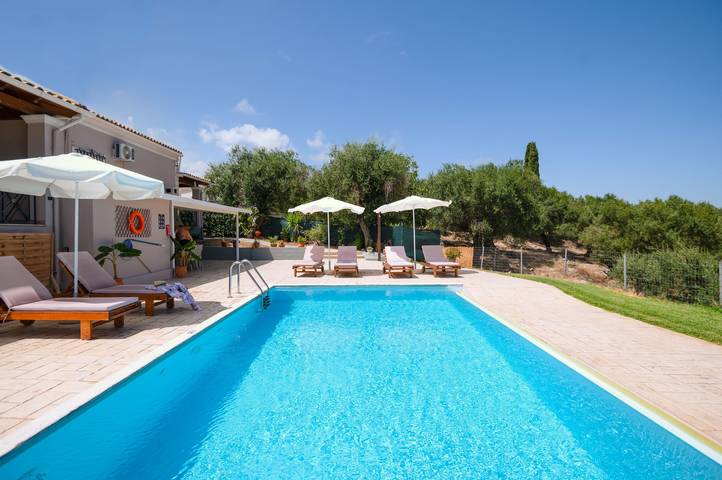 Villa with pool for 6 people, with garden and view in Corfu