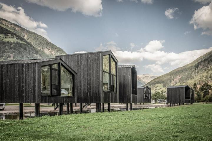 Camping für 2 Personen, mit Balkon und Terrasse sowie Garten und Seeblick in Südtirol
