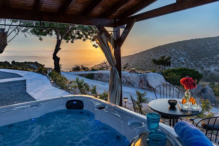 Bungalow für 4 Personen, mit Balkon/Terrasse und Meerblick auf Zypern