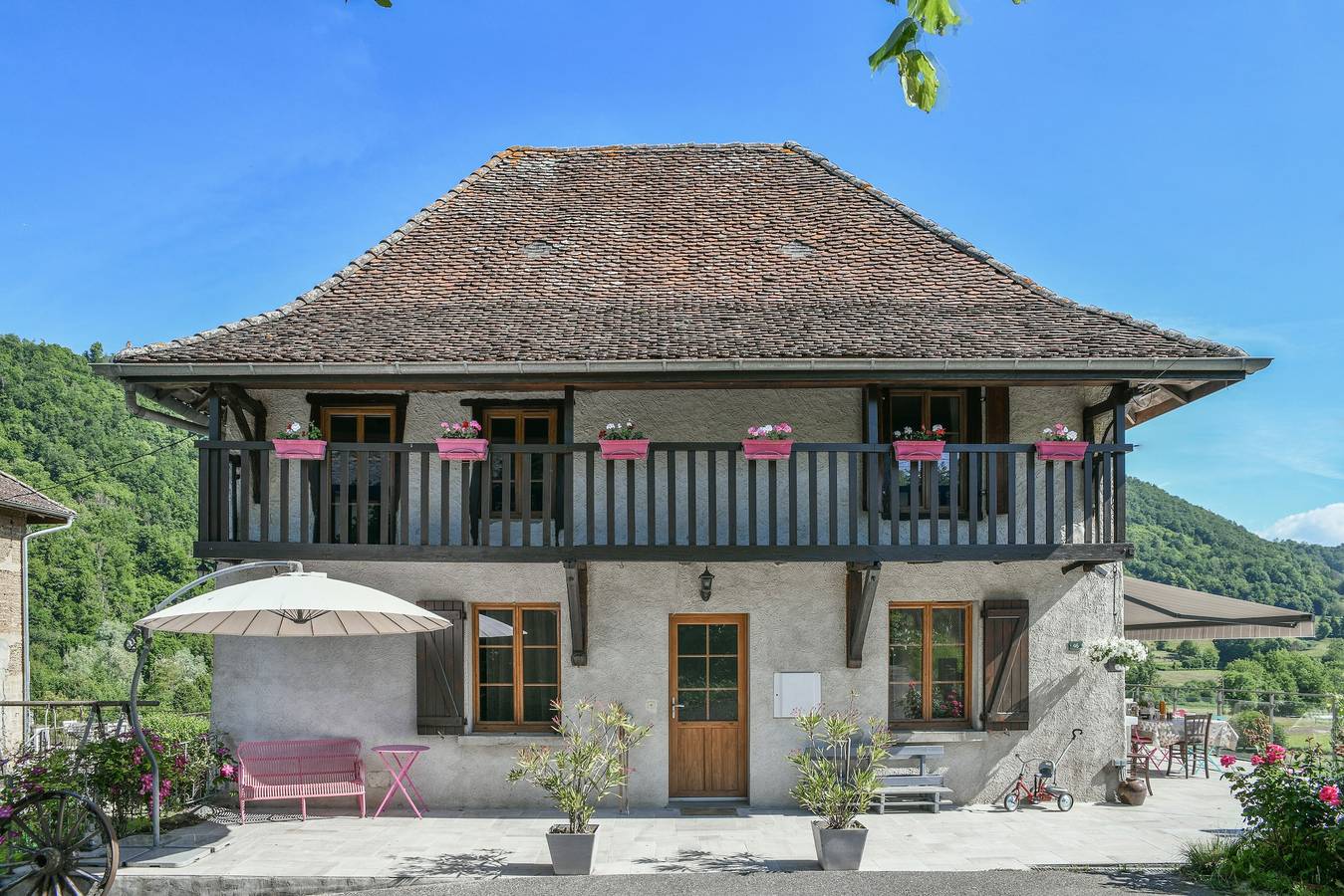 Casa vacanze 'La Maison Dauphinoise' con vista sulle montagne, Wi-Fi e aria condizionata in Saint-Bueil, La Tour-du-Pin e dintorni