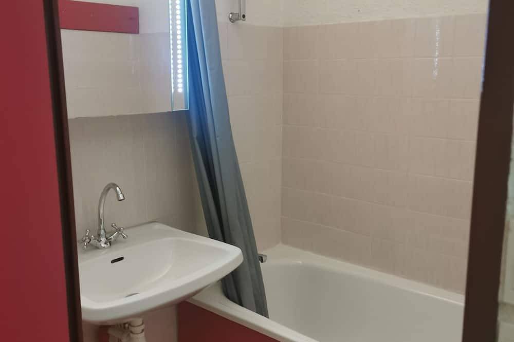 Apartamento entero, Charming mountain apartment with balcony. in Mijoux, Gex