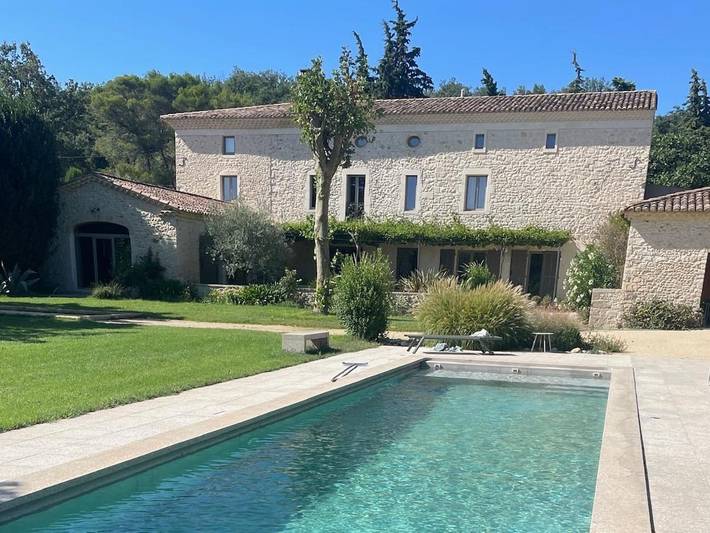 Location de vacances pour 15 personnes, avec piscine et jardin à La Bâtie-Rolland