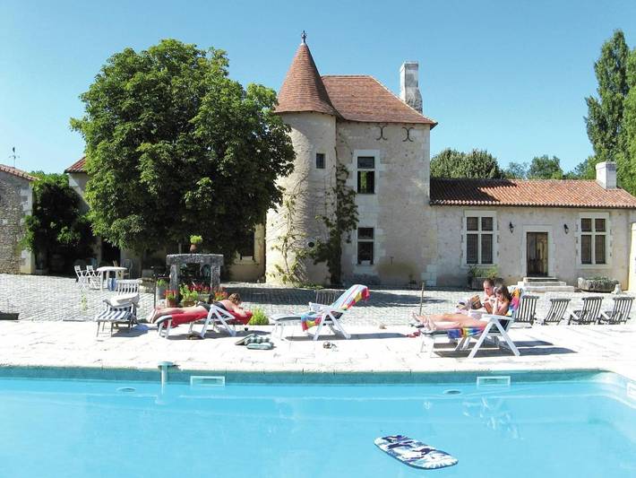 Location de vacances pour 10 personnes, avec jardin et piscine à Thurageau - 2