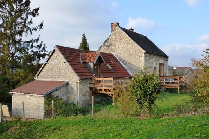 Gîte pour 5 personnes, avec jardin et vue à Chivres-Val