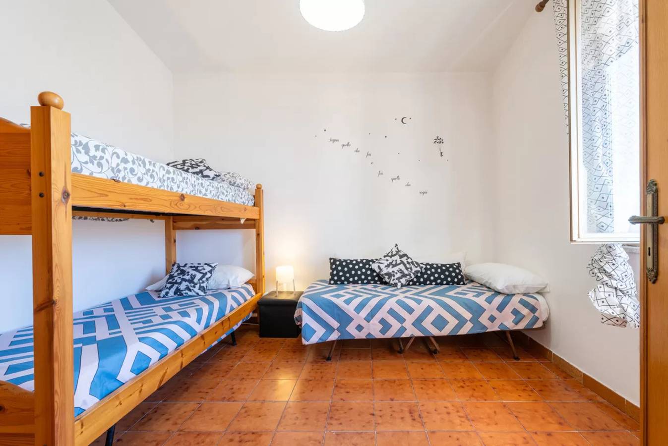 Ganze Wohnung, Entspannendes Ferienhaus 50 m vom Meer entfernt in Lu Bagnu, Castelsardo