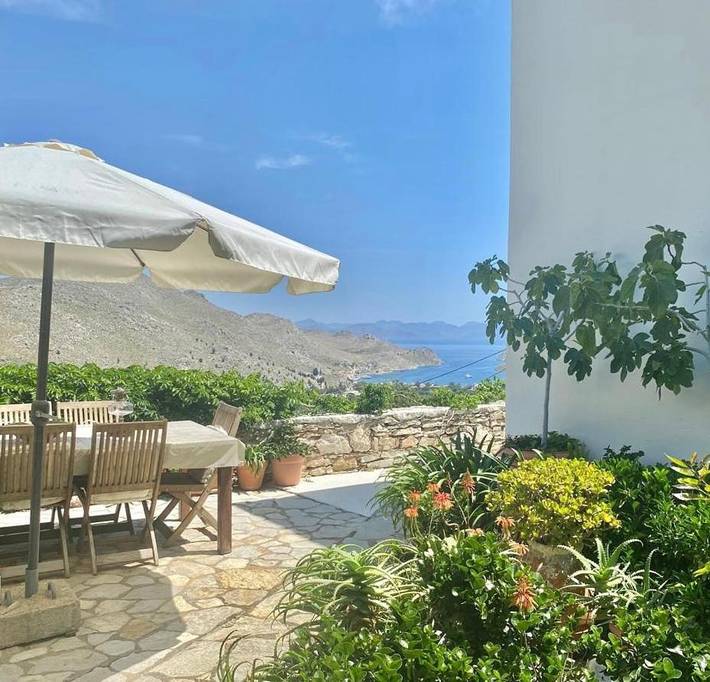 Villa per 6 persone, con piscina e panorama nonché giardino in Simi