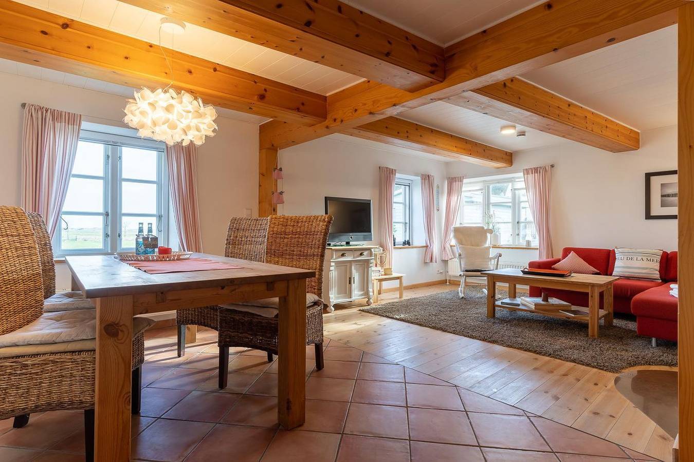 Schönes reetgedecktes Ferienhaus mit großzügigem eingezäunten Garten für 4 Pers. mit Hund in Westerhever, Eiderstedt