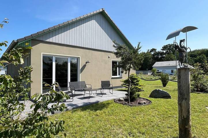 Ferienhaus für 4 Personen, mit Sauna und Garten in Altenpleen