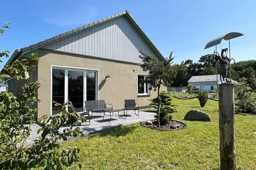 Ferienhaus für 4 Personen, mit Garten und Sauna in Altenpleen