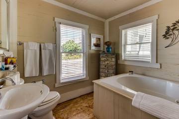 Glamping for 2 Guests in Gillespie County, Picture 4