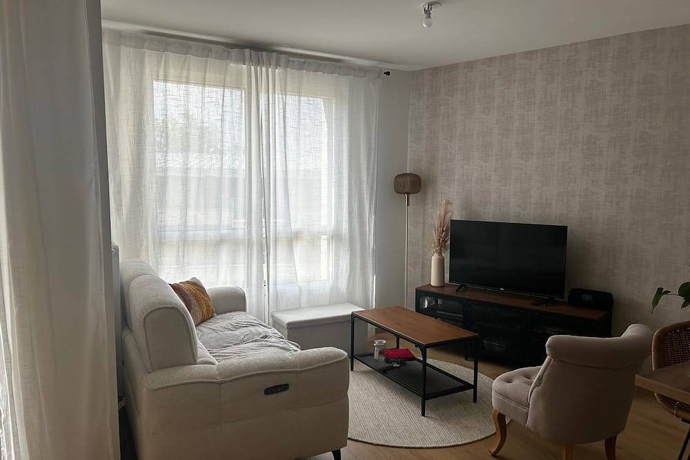 Entire apartment, Spacious apartment in new residence with secure parking in Saint-Herblain, Nantes region