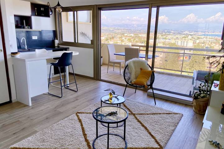 Apartment for 2 people, with pool and terrace in Antibes