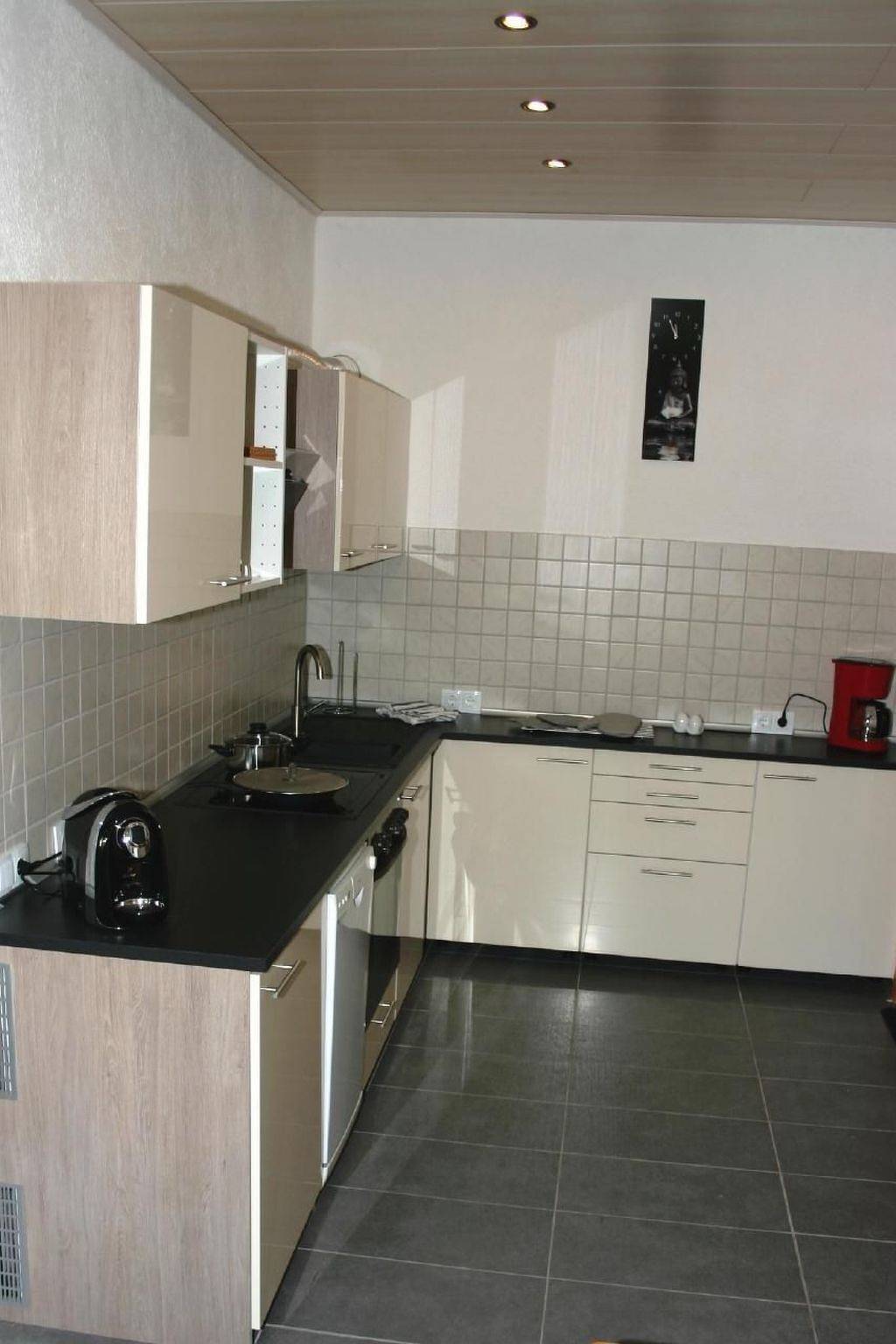 Ganze Wohnung, Helle Ferienwohnung in Mehren mit Eigenem Garten in Mehren, Vulkaneifel