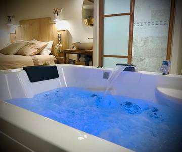 Gîte pour 2 personnes, avec jacuzzi et sauna à Cogny