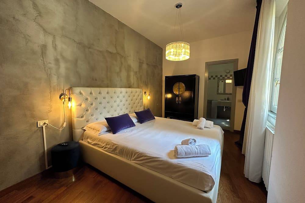 Villa Magnolia - With Garden in the Center of Como in Como, Lake Como