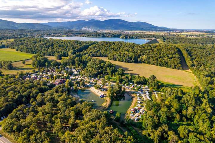 Camping pour 2 personnes, avec Jacuzzi et Terrasse ainsi que Jardin et Sauna