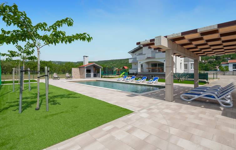 Gemütliche Ferienwohnung mit 1 Schlafzimmer, Pool, Terrasse und WLAN in der Nähe des Prološko-Sees in Imotski, Makarska Riviera