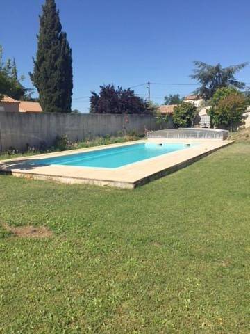 Gîte pour 6 personnes, avec vue ainsi que piscine et jardin, animaux acceptés à Cuxac-d'Aude